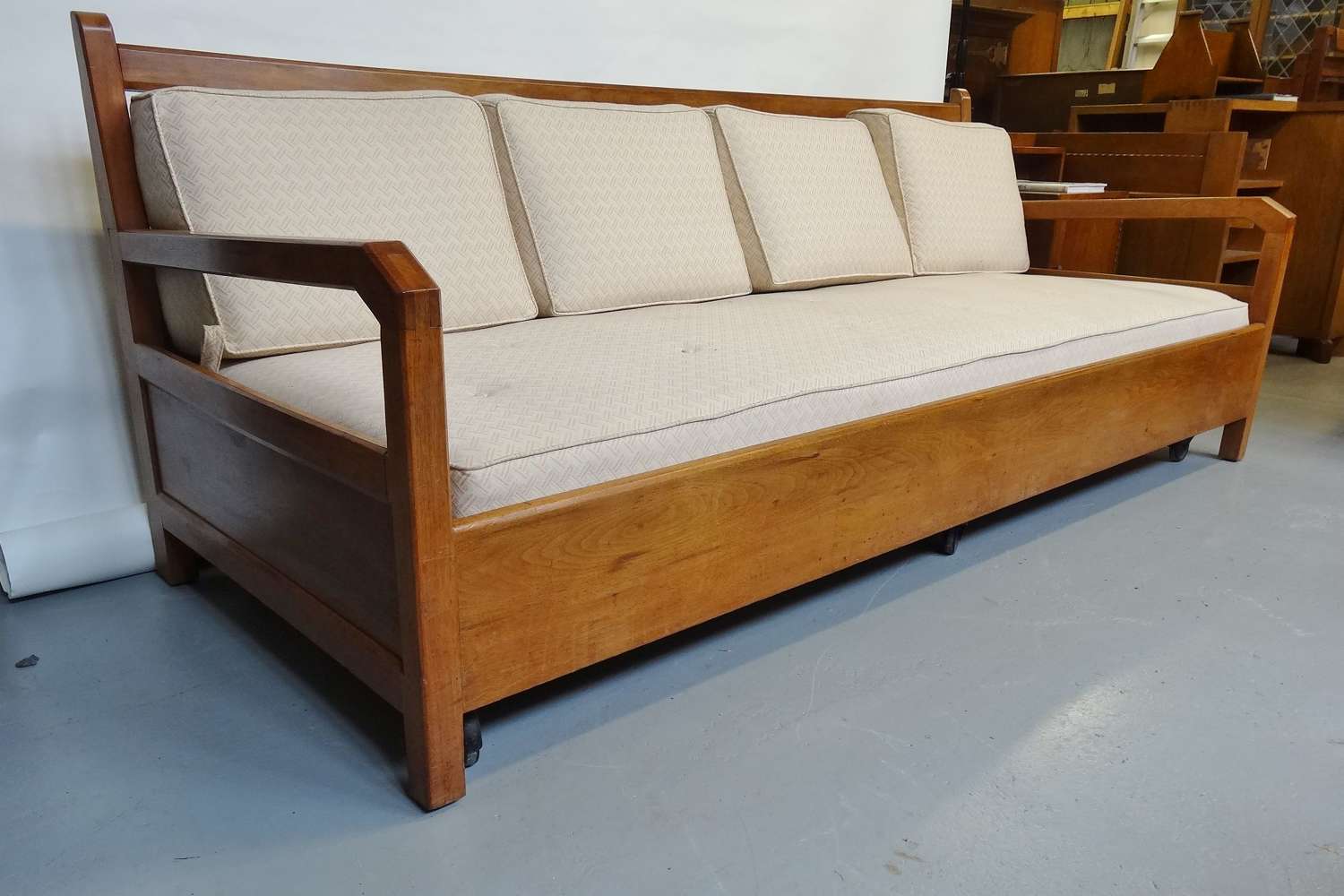 Edward Barnsley Cotswold School Arts & Crafts long settle day bed