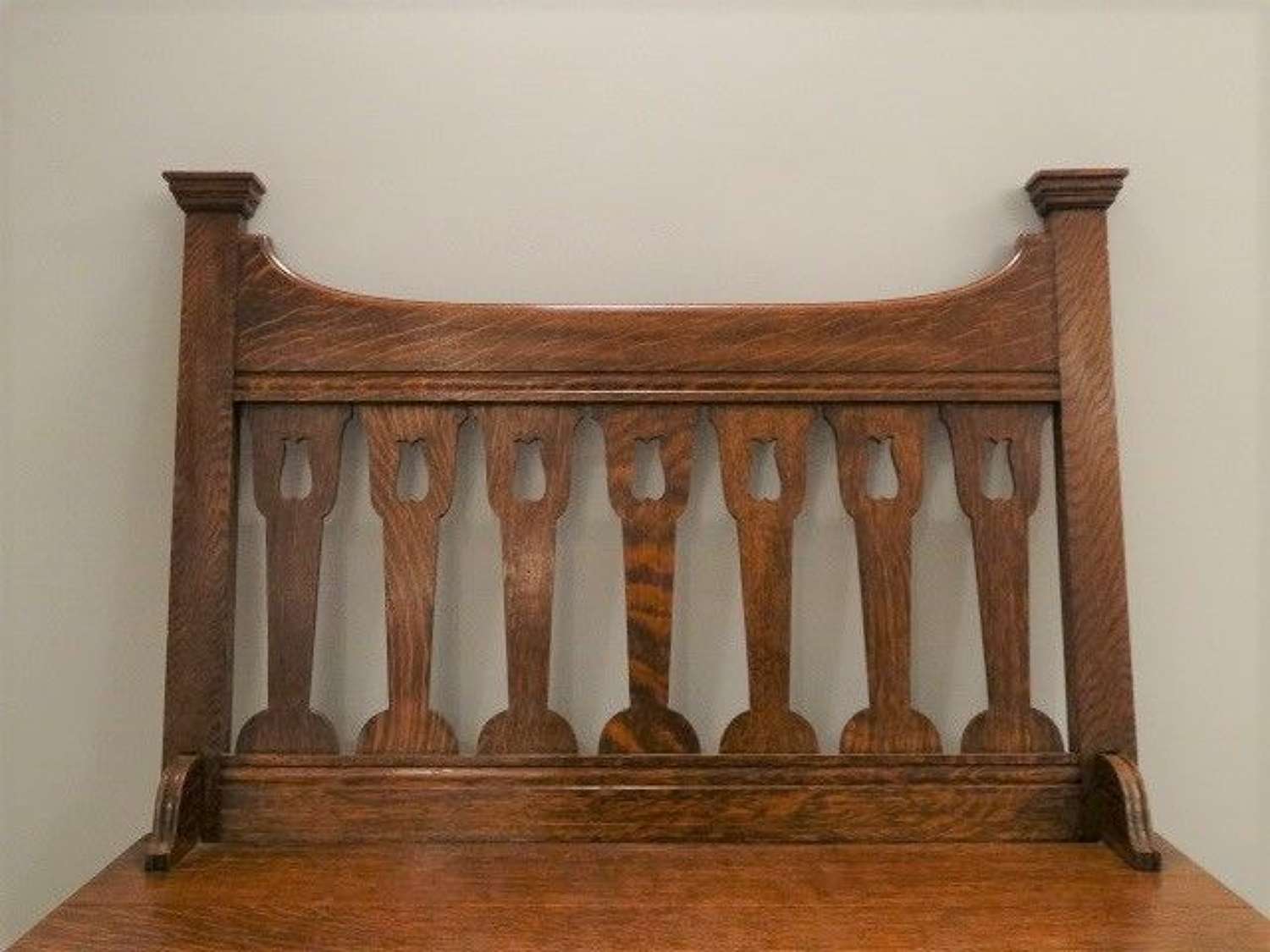 Shapland & Petter Arts & Crafts small oak hall settle bench