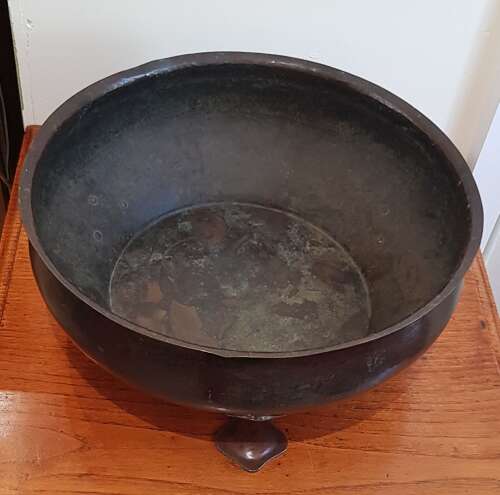 Birmingham Guild of Handicraft Arts & Crafts large copper bowl brass feet